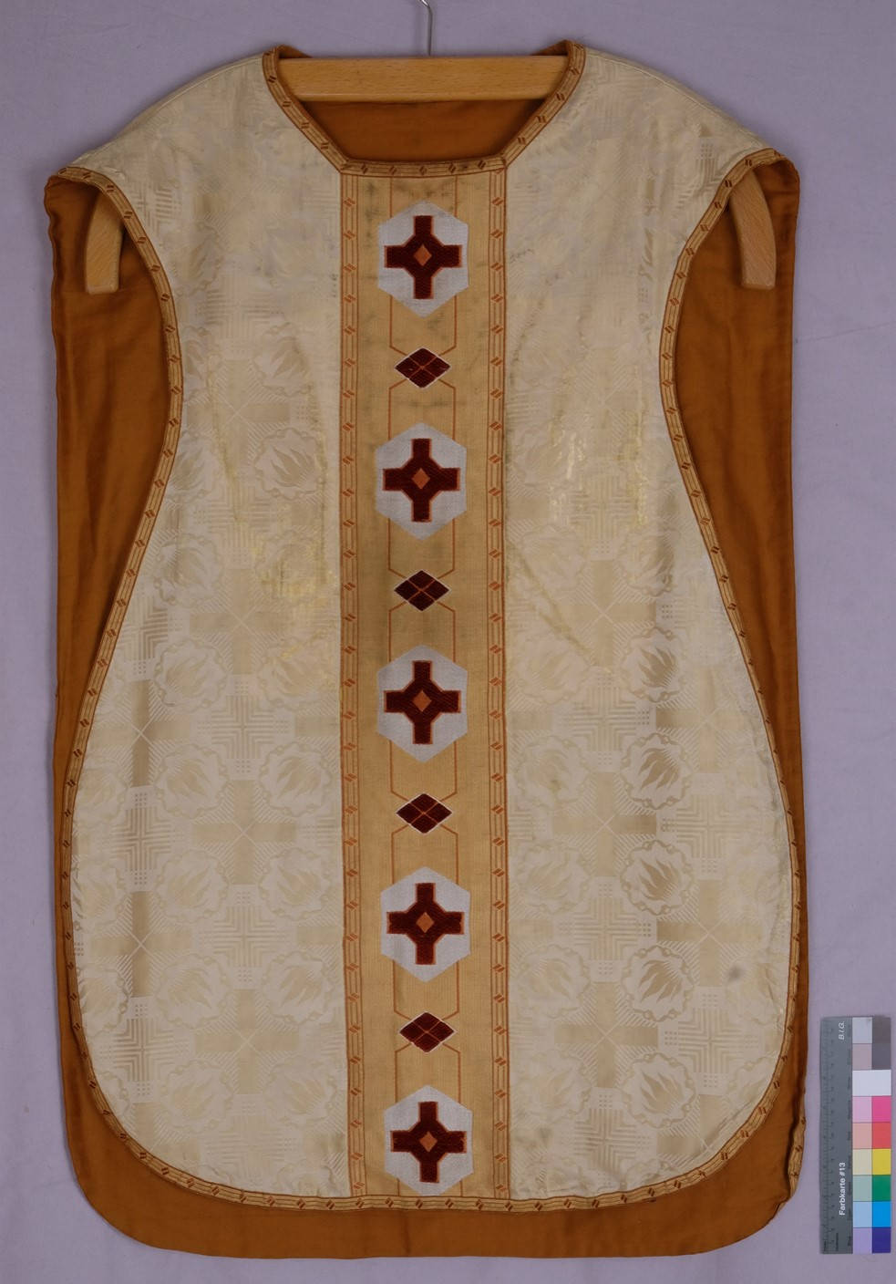 Kasel, Hersteller unbekannt,
20. Jh., St. Mauritius und Heilig
Geist Meerbusch, Restauriert
von Textilrestaurierung Lyko
