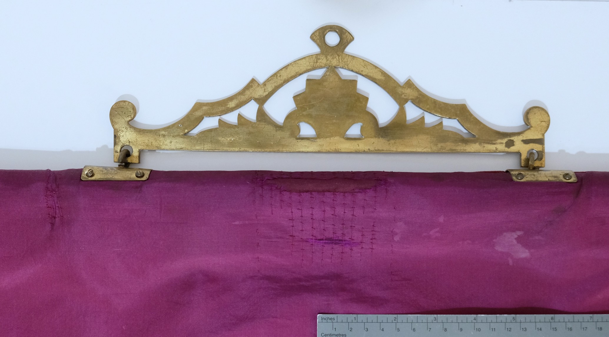 Kirchenbanner gesicherte Schadstelle nach der Restaurierung Foto: Textilrestaurierung Lyko.
Eigentümer: 
Pfarrei St. Barbara, St. Nikolaus in Kottenheim